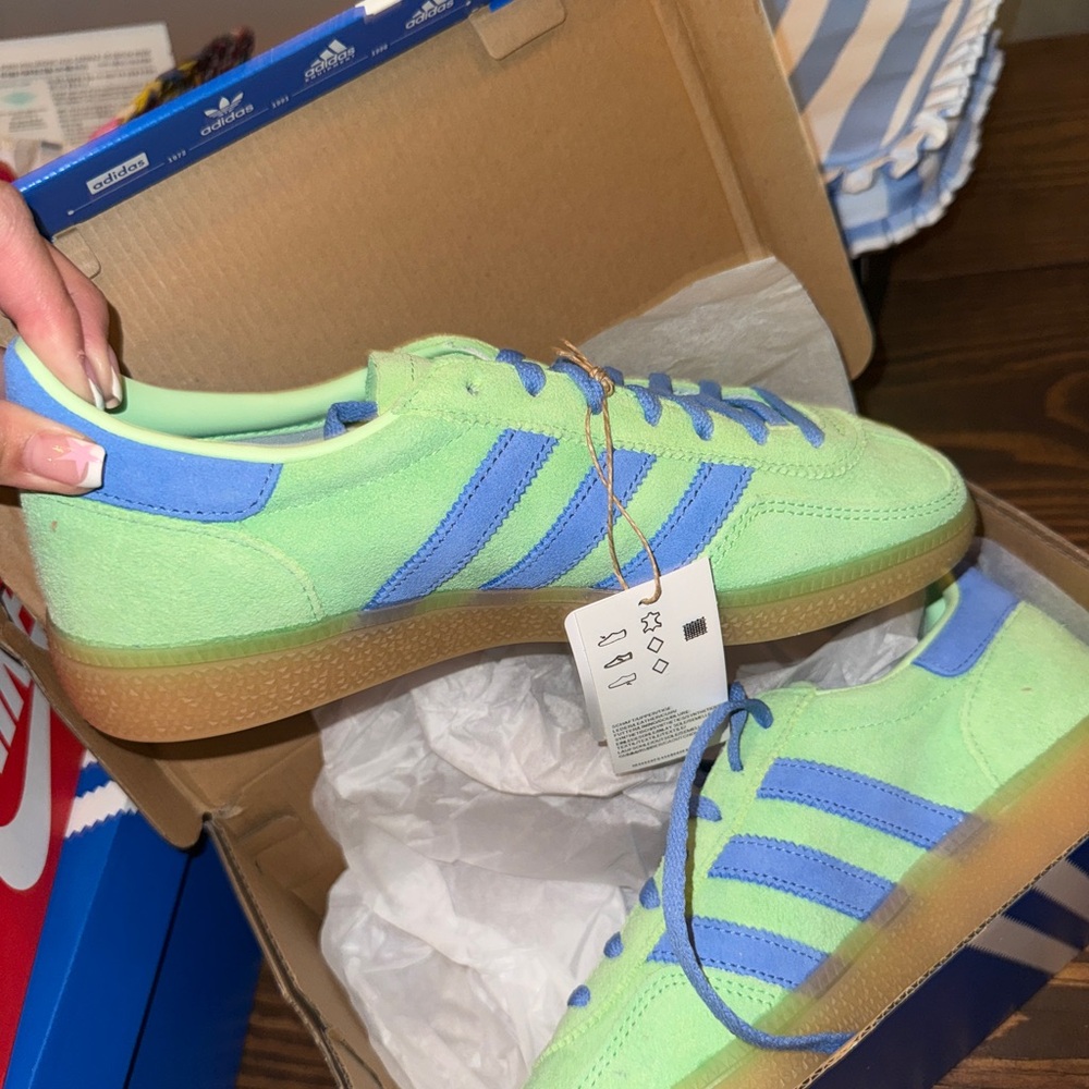 Adidas women’s Handball Spezial lime burst & blue fusion Sneakers